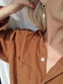Kolczyki wiszące boho ze złoto-brązowym tygrysim okiem i piórkami