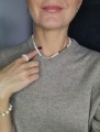 Biały naszyjnik z białego koralu i złotych hematytów