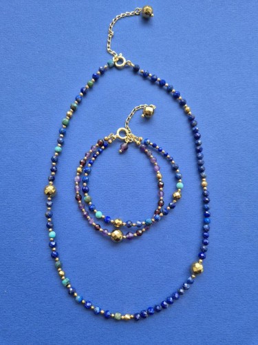 Zestaw Kasjopea -  naszyjnik z lapis lazuli i bransoletka z zawieszkami