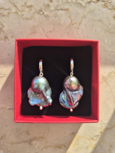 Srebrne kolczyki z granatowymi perłami barokowymi, bigle angielskie