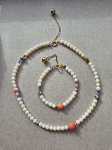 Zestaw Happy z pastelowych i kolorowych kamieni naszyjnik i bransoletka