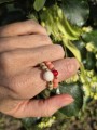 Zestaw zielono-różowych pierścionków z korali i jaspisów matcha